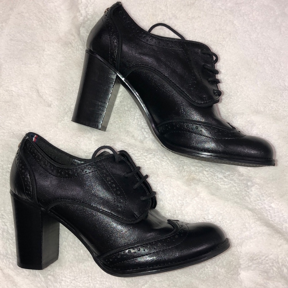 Tommy Hilfiger Boot. Block Heel Comfy & Unique!